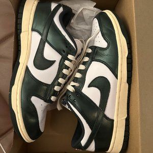Nike Dunk Low Vintage Green